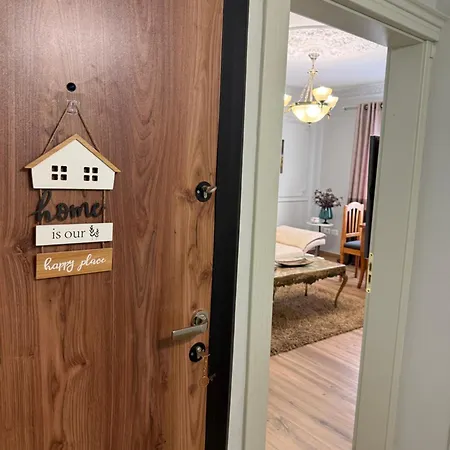 דירה Gega Apartment's 1