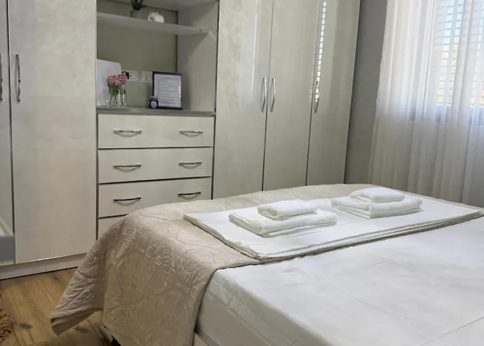 Gega Apartment's 1 דירה Kamez