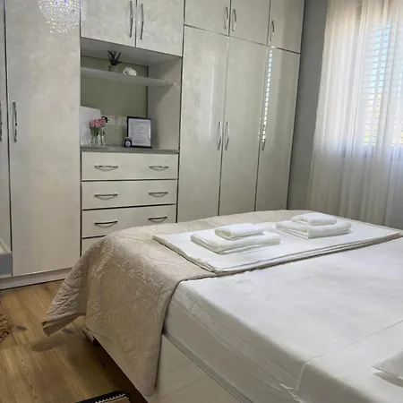 Gega Apartment's 1 Daire Kamez